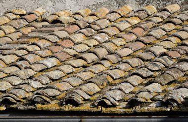 İtalya, Manziana (Roma), eski bir taş ev çatı Zona