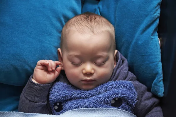 Retrato de niño varón niño durmiendo —  Fotos de Stock