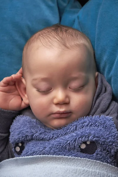 Retrato de niño varón niño durmiendo —  Fotos de Stock