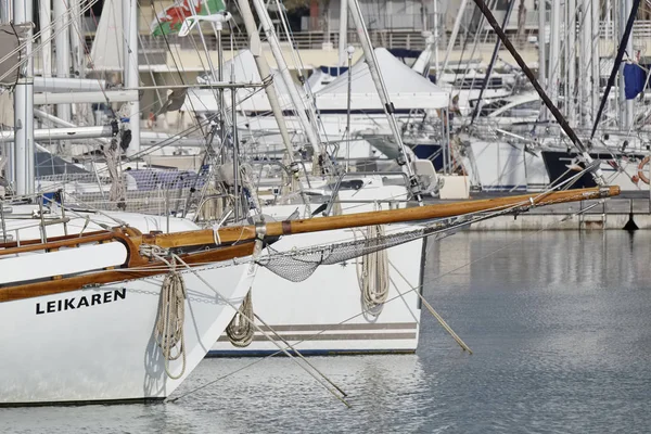 Italie, Sicile, Méditerranée, Marina di Ragusa ; 15 Février 2017, yachts de luxe dans le port - EDITORIAL — Photo