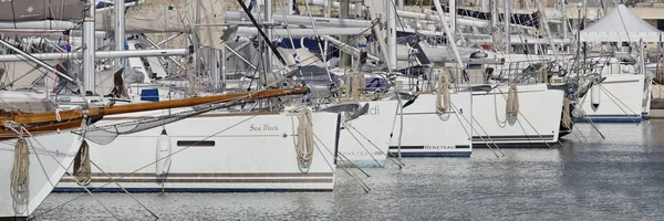 Itálie, Sicílie, Středozemní moře, Marina di Ragusa; 15. února 2017, lodě v přístavu - Editorial — Stock fotografie