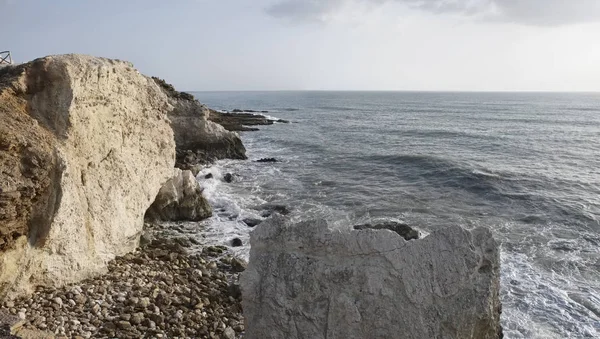 Italy, Sicily, Mediterranean Sea, view of the South Eastern rocky coastline of the island near Scoglitti (Ragusa Province) — Stock Photo, Image
