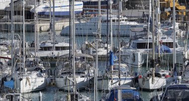 İtalya, Sicilya, Akdeniz, Marina di Ragusa; 12 Mart 2017, tekneler ve Lüks Yatlar port - Editörden