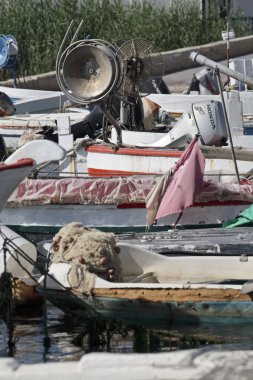 İtalya, Sicilya, Scoglitti (Ragusa eyaletinde); 11 Mart 2017, Sicilya ahşap balıkçı tekneleri limanda - Editörden