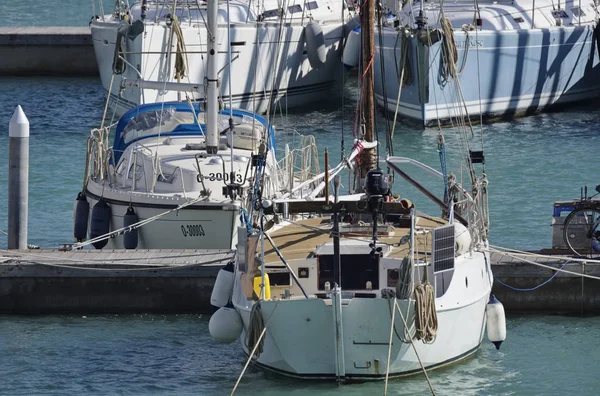 Italia, Sicilia, Mar Mediterraneo, Marina di Ragusa; 18 marzo 2017, yacht di lusso in porto - EDITORIALE — Foto Stock