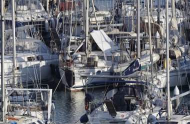 İtalya, Sicilya, Akdeniz, Marina di Ragusa; 23 Mart 2017, liman - editoryal Lüks Yatlar