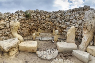 Malta Adası, Gozo, Ggantija tapınak (3600 - M.ö. 3000) kalıntıları, megalitik kompleks çiftçiler ve çobanlar küçük Gozo Adası yaşayan topluluk tarafından üç aşamada inşa yapıldı.
