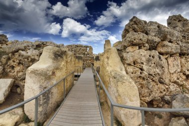 Malta Adası, Gozo, Ggantija tapınak (3600 - M.ö. 3000) kalıntıları, megalitik kompleks çiftçiler ve çobanlar küçük Gozo Adası yaşayan topluluk tarafından üç aşamada inşa yapıldı.