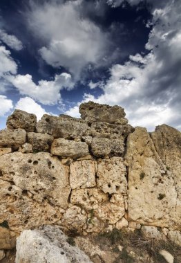 Malta Adası, Gozo, Ggantija tapınak (3600 - M.ö. 3000) kalıntıları, megalitik kompleks çiftçiler ve çobanlar küçük Gozo Adası yaşayan topluluk tarafından üç aşamada inşa yapıldı.
