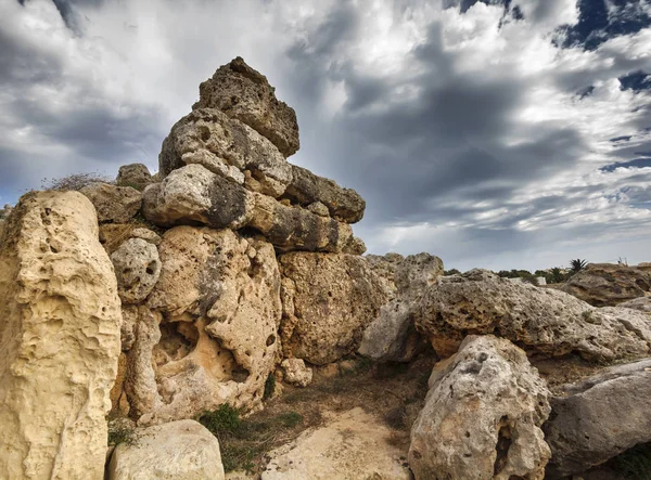 Island Málta, Gozo, Ggantija templomok (3600 - Kr. e. 3000) romjai, a megalitikus komplexum emeltek három szakaszban a Közösség a mezőgazdasági termelők és a pásztorok lakó kis-ban Rómáé — Stock Fotó