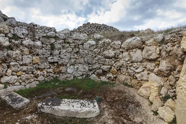 몰타 섬, 고조, Ggantija 사원 (3600-3000 Bc)의 유적, 거석 복잡 한 농부와 Gozo의 작은 섬에 거주 하는 목 축 업의 커뮤니티에 의해 3 개의 단계에서 건립 되었다 — 스톡 사진