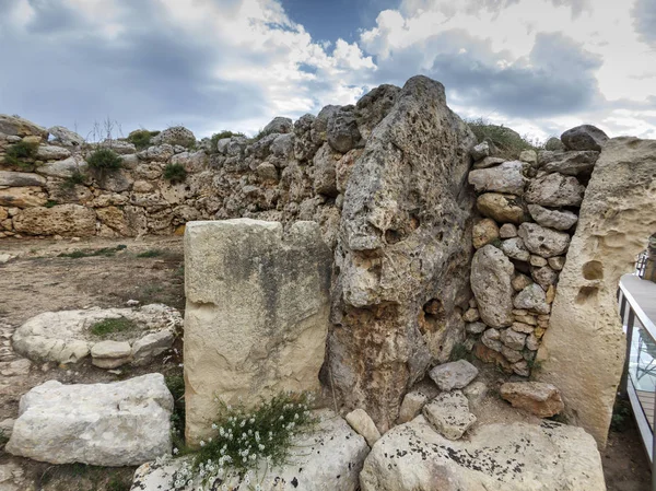 马耳他岛、 戈佐岛，Ggantija 寺庙 （3600-公元前 3000 年） 的废墟，巨石复杂被竖立在三个阶段由社区的农民和牧民居住在小戈佐岛 — 图库照片