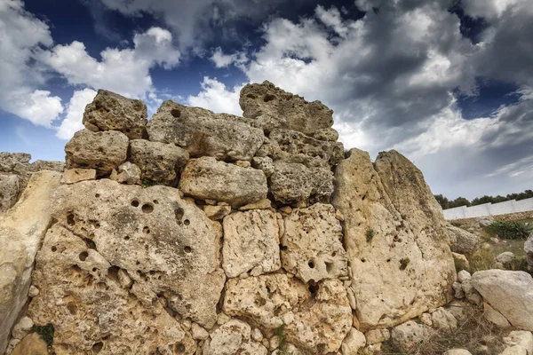 Ilha de Malta, Gozo, as ruínas dos templos de Ggantija (3600-3000 aC), o complexo megalítico foi erguido em três etapas pela comunidade de agricultores e pastores que habitam a pequena ilha de Gozo — Fotografia de Stock