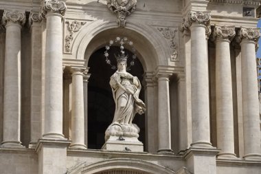 İtalya, Sicilya, Scicli (Ragusa eyaletinde), St. Bartolomeo kilise Barok Cephesi (1500 a.C.)
