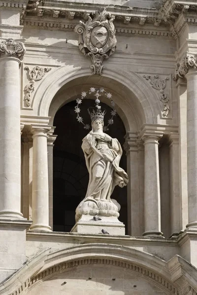 Italie, Sicile, Scicli (province de Raguse), église Saint-Bartolomée façade baroque (1500 a.C. .) — Photo