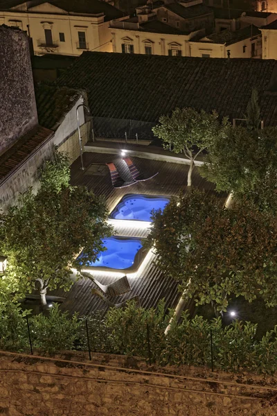 Italy, Sicily, Modica (Ragusa Province), whirlpools in a garden at night — Stock Photo, Image