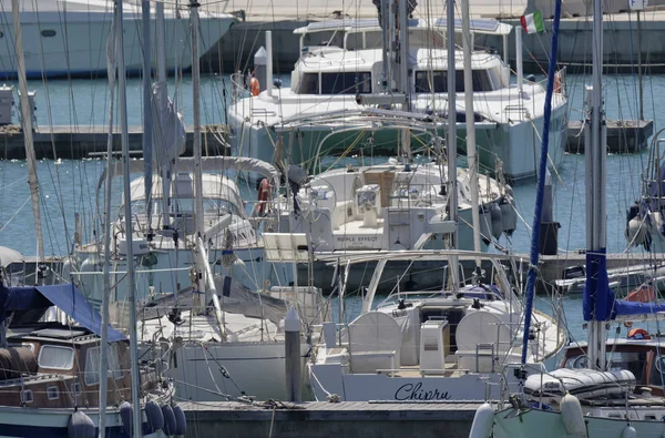 İtalya, Sicilya, Akdeniz, Marina di Ragusa; 20 Mayıs 2017, Lüks Yatlar port - Editörden — Stok fotoğraf