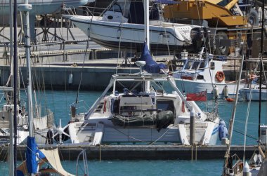 İtalya, Sicilya, Akdeniz, Marina di Ragusa; 20 Mayıs 2017, Lüks Yatlar port - Editörden