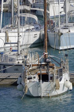 İtalya, Sicilya, Akdeniz, Marina di Ragusa; 21 Mayıs 2017, Lüks Yatlar port - Editörden