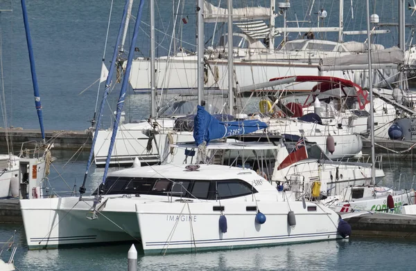 Italia, Sicilia, Mar Mediterráneo, Marina di Ragusa; 24 Mayo 2017, yates de lujo en el puerto - EDITORIAL —  Fotos de Stock