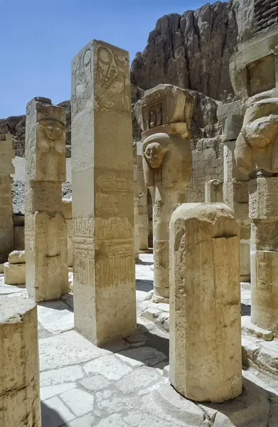 Egypt, Luxor, egyptian columns and statues - FILM SCAN — Stock Photo, Image