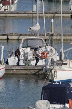İtalya, Sicilya, Akdeniz, Marina di Ragusa; 27 Mayıs 2017, tekneler ve Lüks Yatlar port - Editörden