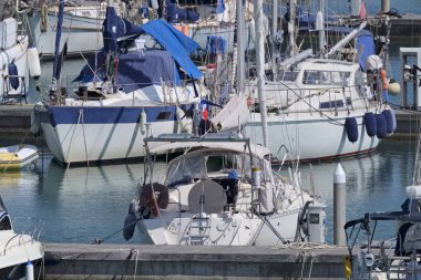 İtalya, Sicilya, Akdeniz, Marina di Ragusa; 29 Mayıs 2017, Lüks Yatlar port - Editörden