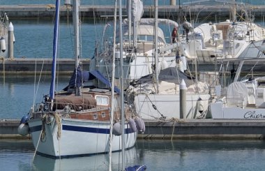 İtalya, Sicilya, Akdeniz, Marina di Ragusa; 29 Mayıs 2017, Lüks Yatlar port - Editörden