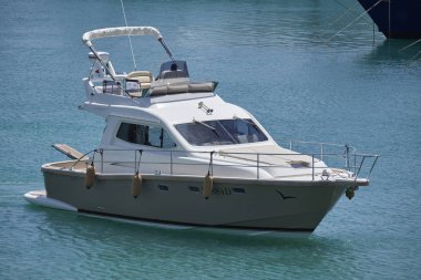 İtalya, Sicilya, Akdeniz, Marina di Ragusa; 2 Haziran 2017, Lüks Yat Limanı - Editörden