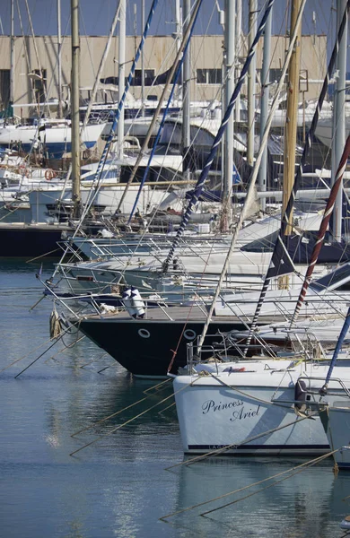 Italia, Sicilia, Mar Mediterráneo, Marina di Ragusa; 13 Junio 2017, yates de lujo en el puerto - EDITORIAL —  Fotos de Stock