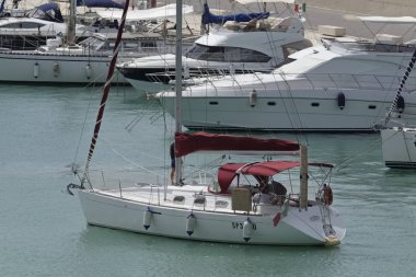 İtalya, Sicilya, Akdeniz, Marina di Ragusa; 23 Temmuz 2017, Lüks Yatlar port - Editörden