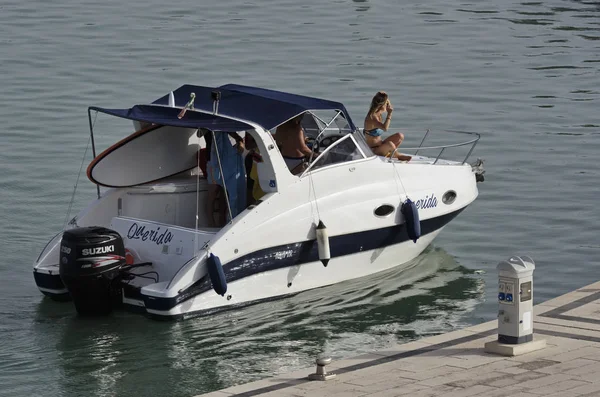 Italy, Sicily, Mediterranean Sea; 22 July 2017, people on a motorboat in the port - EDITORIAL — Stock Photo, Image