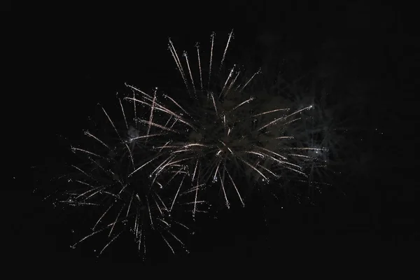 Italië, Sicilië, Marina di Ragusa, vuurwerk 's nachts — Stockfoto