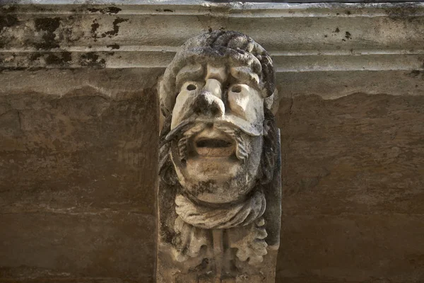 Italy, Sicily, Scicli (Ragusa province), the Unesco Baroque Fava Palace facade (18th Century a.C.), statue under a balcony — Stock Photo, Image