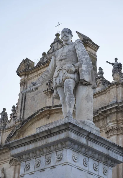 Italy, Sicily, Scicli (Ragusa province), baroque statue in Busacca Square — Stock Photo, Image