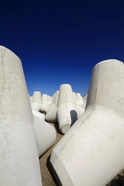 Italy, Sicily, Messina province, concrete tetrapods on the beach near a port under construction — Stock Photo, Image