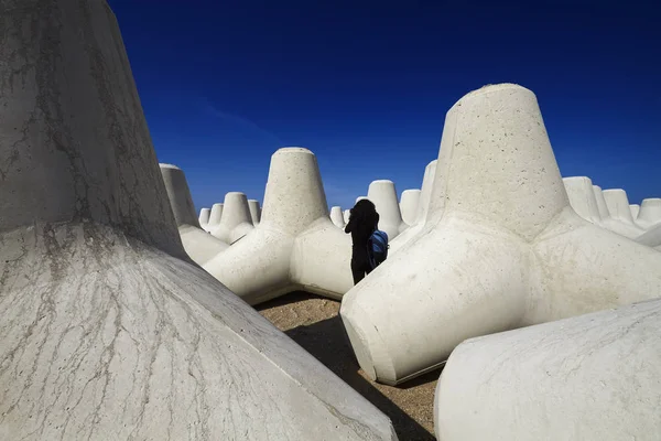 Italy, Sicily, Messina province, concrete tetrapods on the beach near a port under construction — Stock Photo, Image