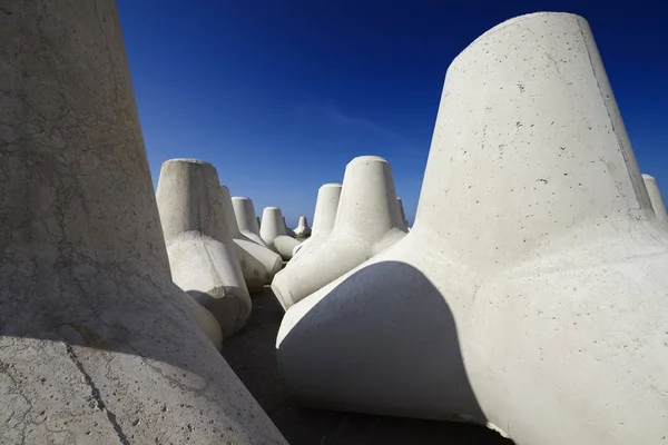 Italy, Sicily, Messina province, concrete tetrapods on the beach near a port under construction — Stock Photo, Image