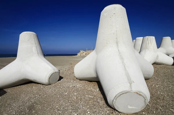 Italy, Sicily, Messina province, concrete tetrapods on the beach near a port under construction — Stock Photo, Image