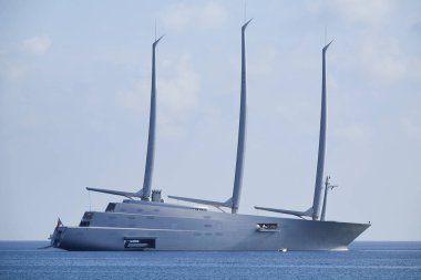 İtalya, Sicilya, Akdeniz, Sicilya kanal; 17 Ekim 2017, dünyanın en büyük yelkenli tekne - editoryal görünümünü