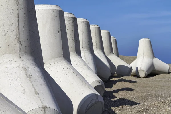 Italy, Sicily, Messina province, concrete tetrapods on the beach near a port under construction — Stock Photo, Image