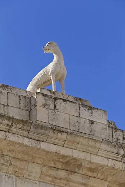 イタリア、シチリア島、能登 （シラクーサ省）、ポルタ ・ レアーレ石アーク上のバロック様式の動物像 — ストック写真