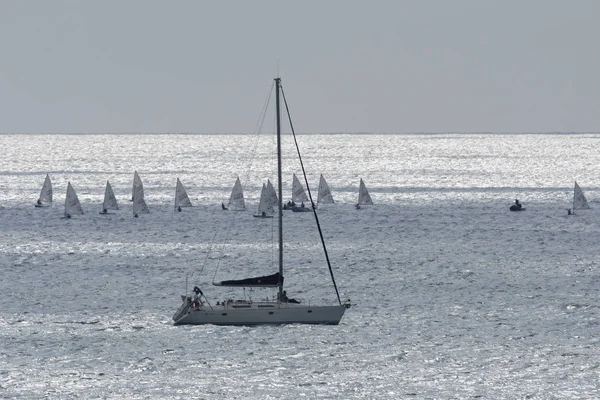 Italien, Sizilien, Mittelmeer, Marina di ragusa; 28. Oktober 2017, Jollen-Wettbewerb - Leitartikel — Stockfoto