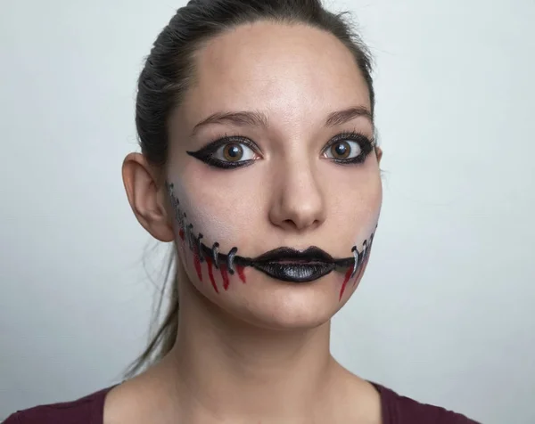 Портрет дівчини з макіяжем на Хелловін — стокове фото