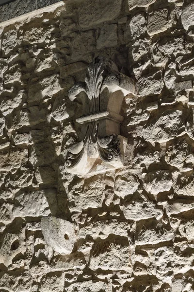 Italien, Sizilien, Landschaft, Adelsornament auf einer typischen handgefertigten sizilianischen Steinmauer — Stockfoto