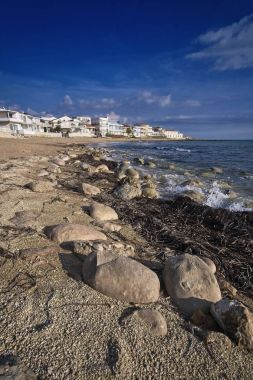 İtalya, Sicilya, Akdeniz deniz, Güney Doğu kıyı şeridi, Casuzze (Ragusa eyaletinde), sahilde evleri