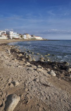İtalya, Sicilya, Akdeniz deniz, Güney Doğu kıyı şeridi, Casuzze (Ragusa eyaletinde), sahilde evleri