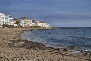İtalya, Sicilya, Akdeniz deniz, Güney Doğu kıyı şeridi, Casuzze (Ragusa eyaletinde), sahilde evleri