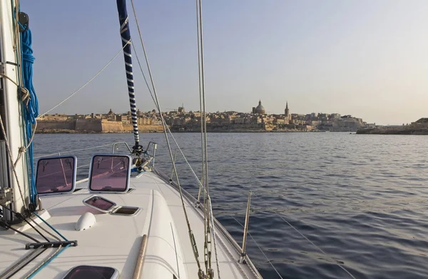马耳他岛 瓦莱塔镇 从帆船到城市的看法 — 图库照片