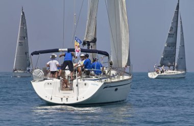 İtalya, Sicilya, Akdeniz, Marina di Ragusa; 30 Haziran 2012, yelkenli yarış - Editörden